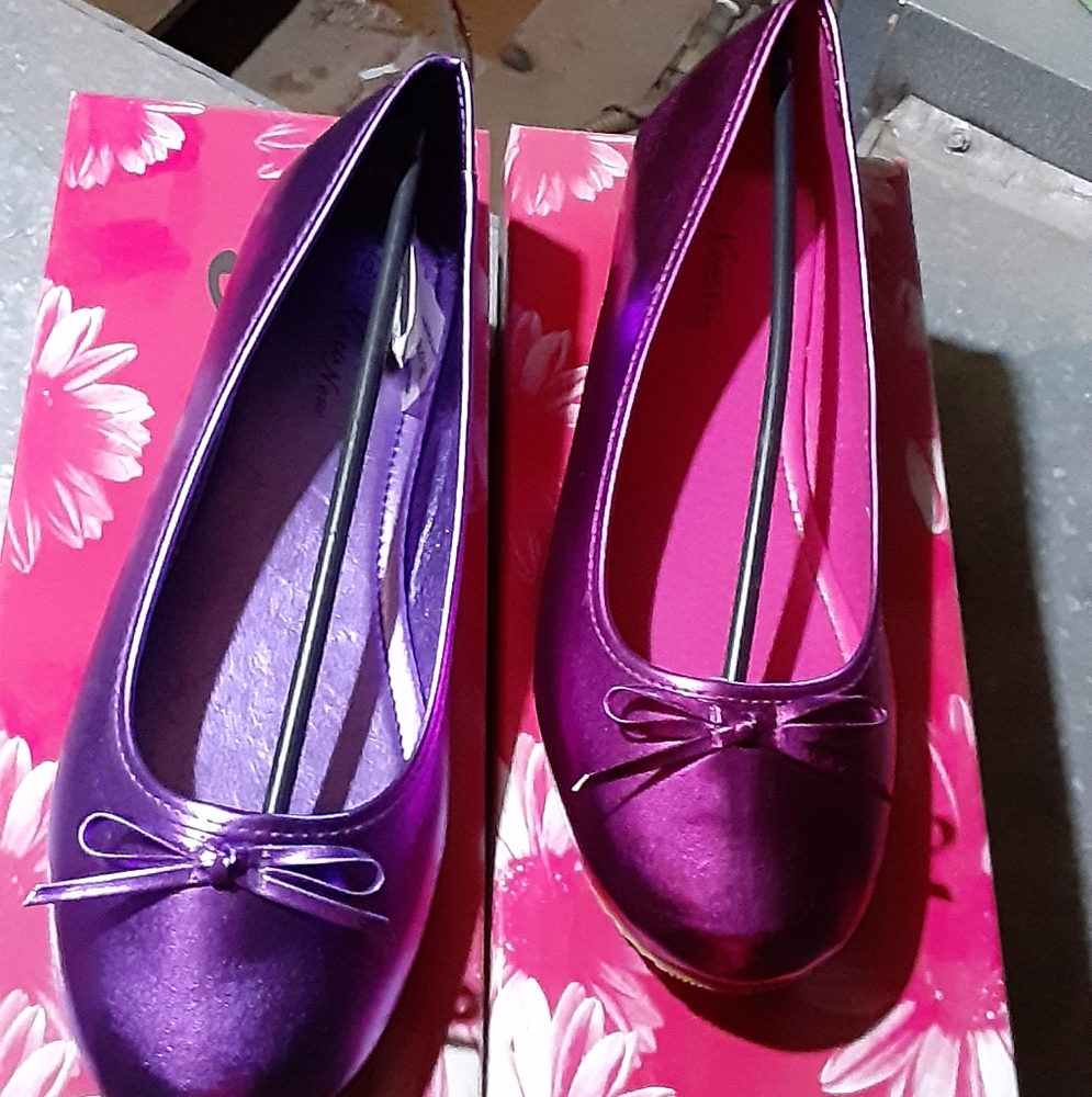 2 pairs women's flats